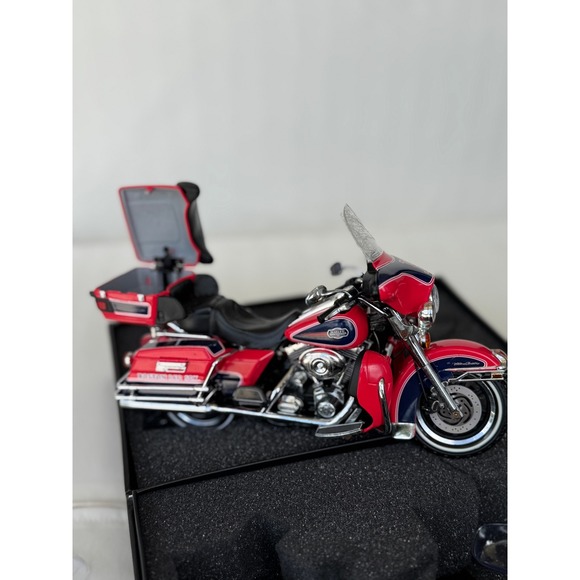 Harley-Davidson Boston Red‎ Sox Motorcycle 1:12 Scale Diecast Replica MLB - Picture 8 of 15
